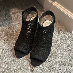 Vince Camuto Black Wedge Sandal 9W/40